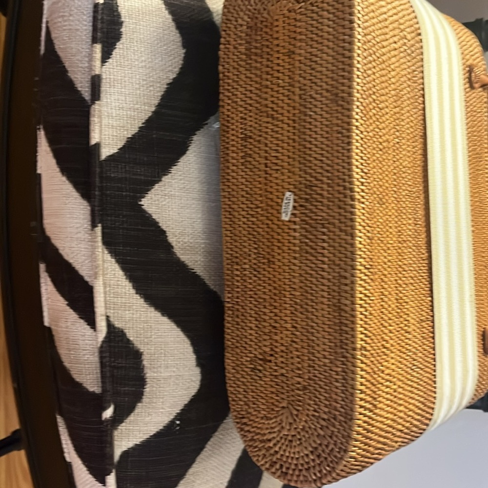 Bosum buddies like new hand bag. - Picture 7 of 9